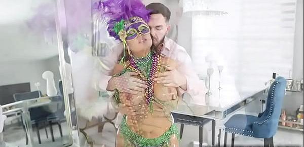 trendsSexy voluptuous beauty Carmela Clutch is celebrating Mardi Gras with Peter Green.They started having fun with a sizzling sex that ends with a cumshot.